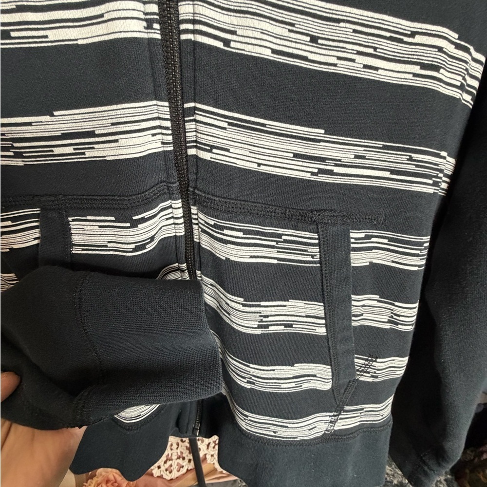 Nike Black and White Zip-Up Hoodie Size XL - Picture 5 of 10